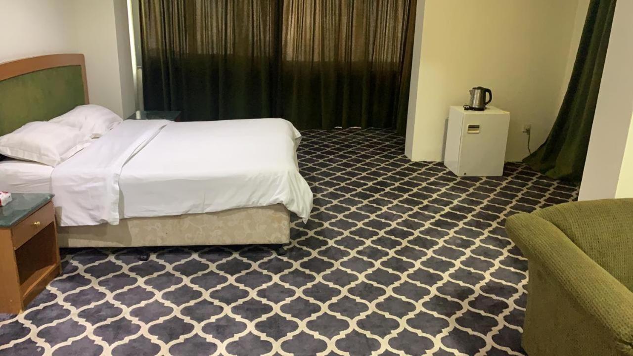 Al Aziziyah Hotel And Suites Chamis Muszajt Zewnętrze zdjęcie
