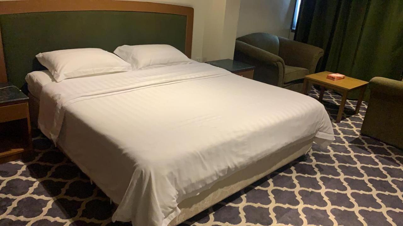 Al Aziziyah Hotel And Suites Chamis Muszajt Zewnętrze zdjęcie
